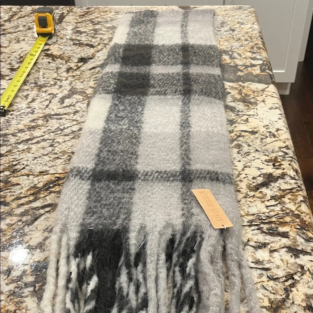 Steve Madden Gray and Black Winter Wool Scarf NEW Size OS